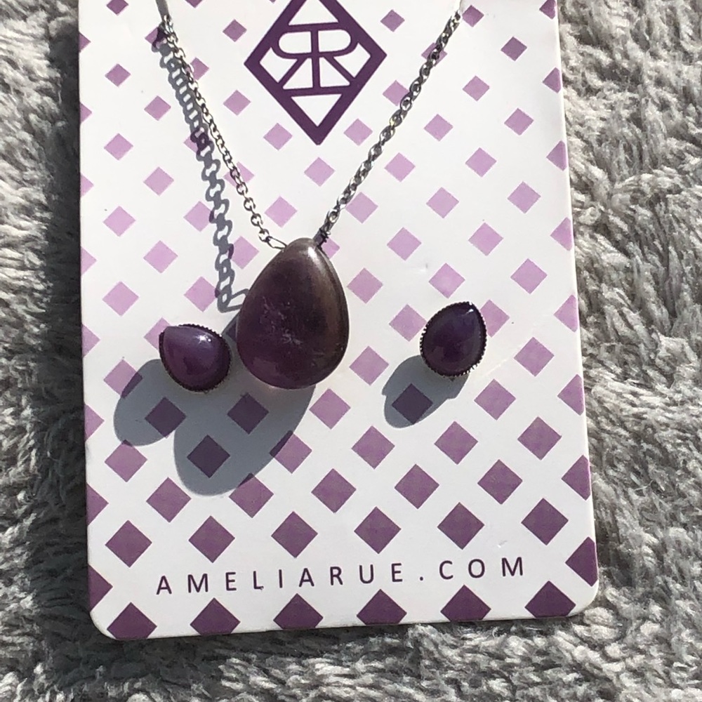 Amelia Rue. Com necklace